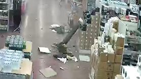 נפילת הרקטה בסופר באשדוד, צילום: רשת המזון שפע ברכת השם